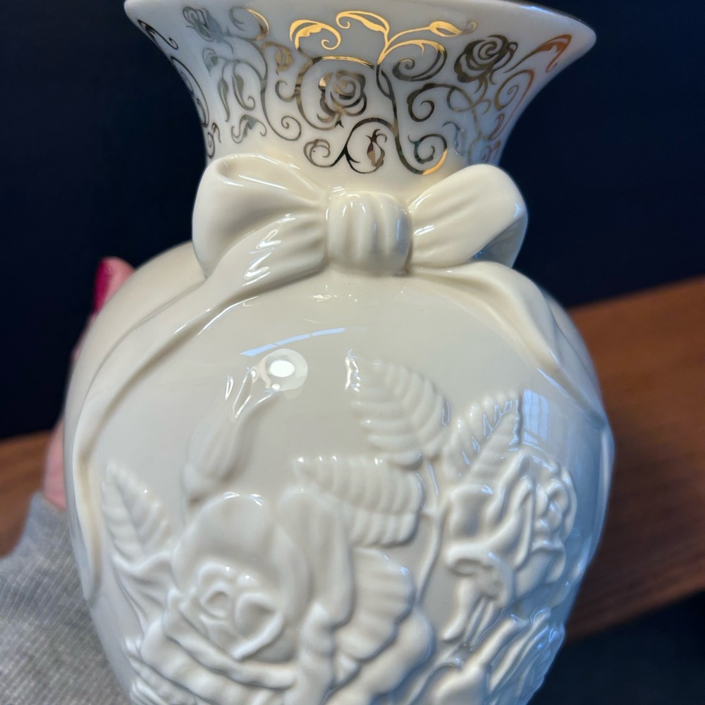Lenox Vase Ltd Edition Fine Ivory China  w/ 24 kt Gold EUC ROSES OF PEACE - Picture 3 of 4